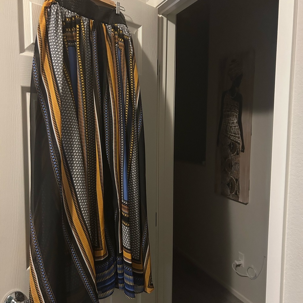 Stylish Black and Gold Women's